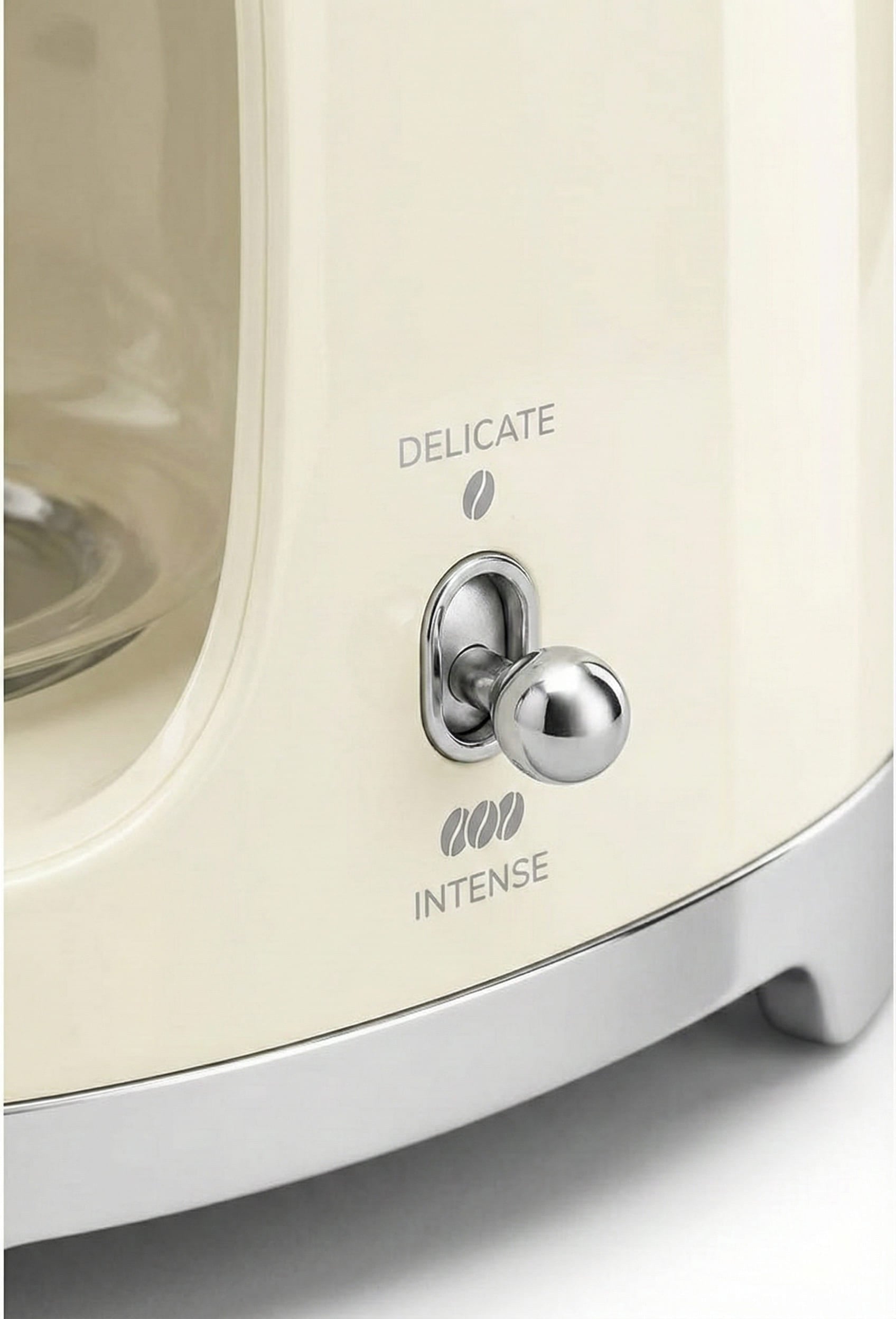 Smeg aroma selector switch showing delicate and intense brew intensity options for customizable coffee strength using adjustable drip rate technology