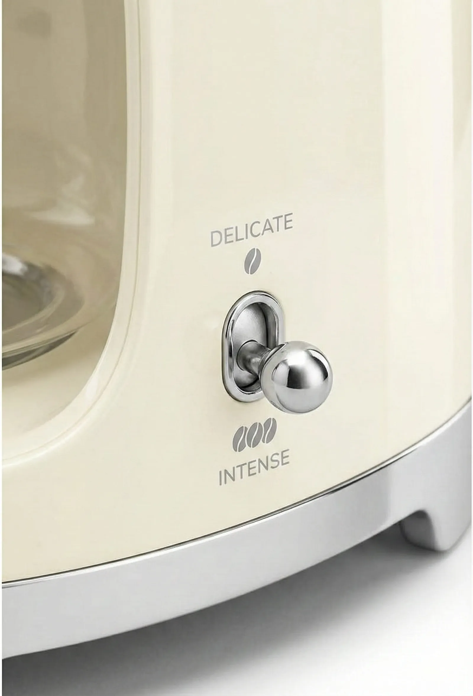 Smeg DCF02CRUS aroma selector switch for choosing between delicate and intense brew strength