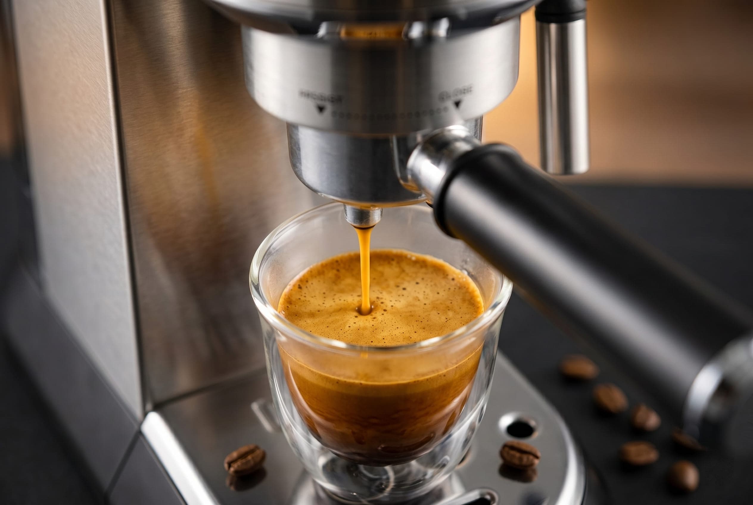 De'Longhi Dedica EC680M espresso extraction 51mm portafilter pressurized basket crema formation thermoblock