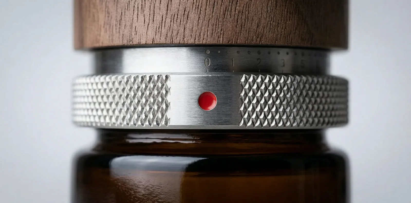 Comandante C40 click adjustment ring with its red marker dot in a close-up